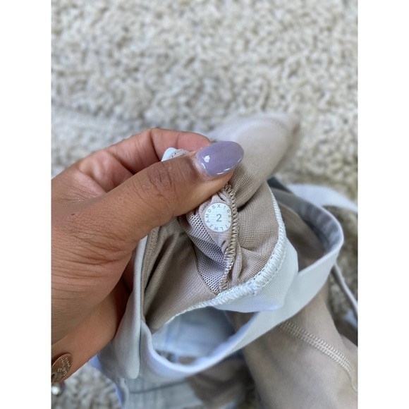 Lululemon white plunge criss cross bra - Picture 5 of 6